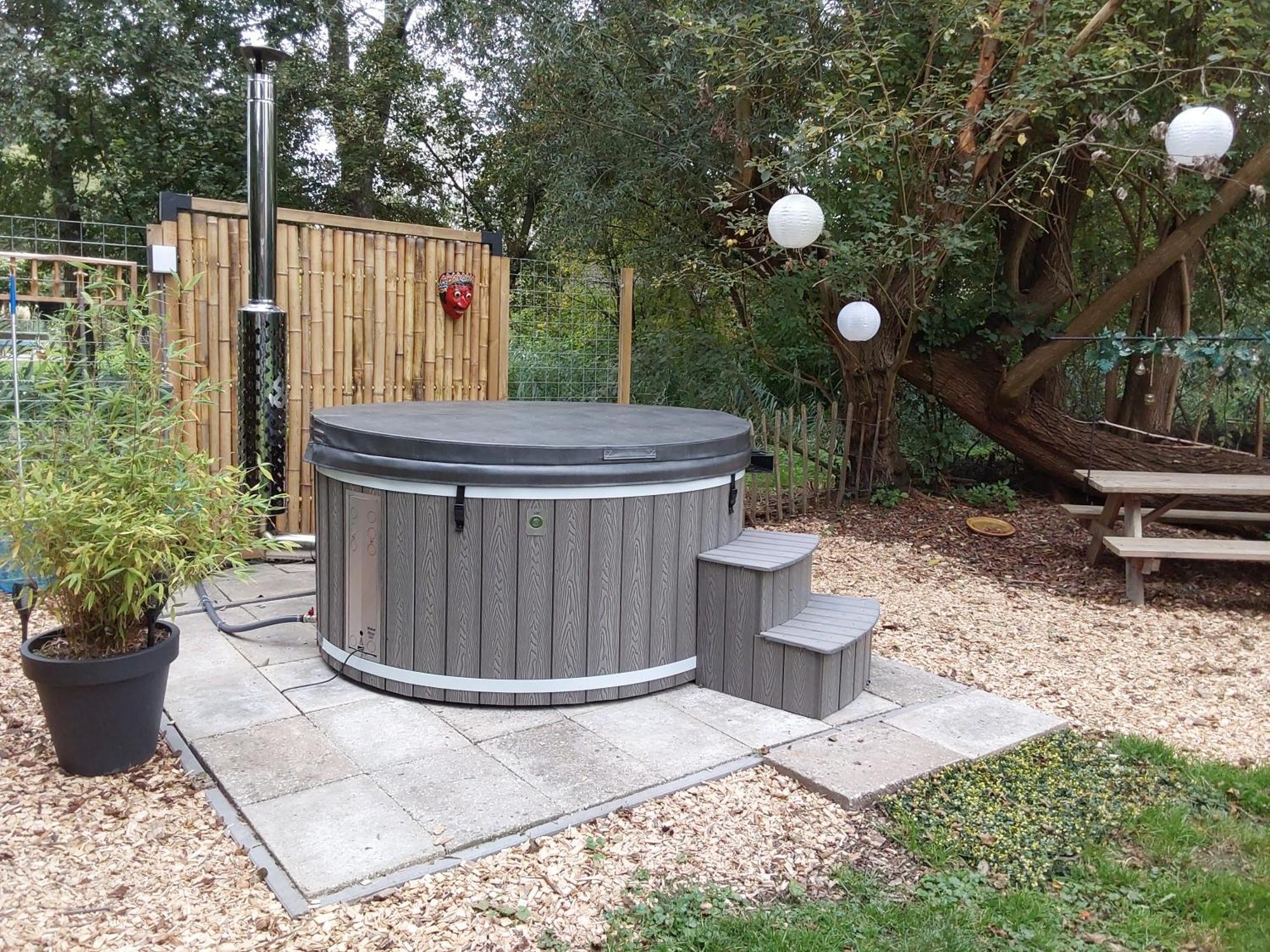 Rumah Senang Wellness Met Hottub En Tuin Ewijk Exterior photo