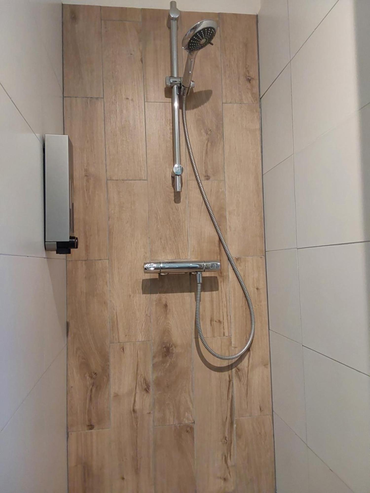 Rumah Senang Wellness Met Hottub En Tuin Ewijk Exterior photo